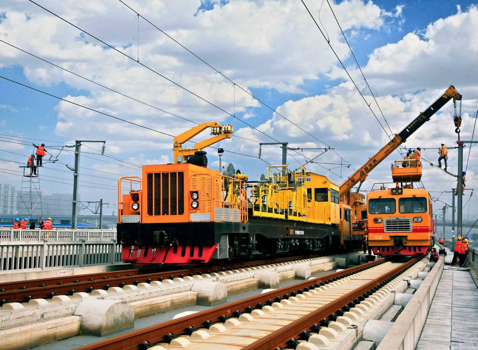 Trabajos de electrificación ferroviaria