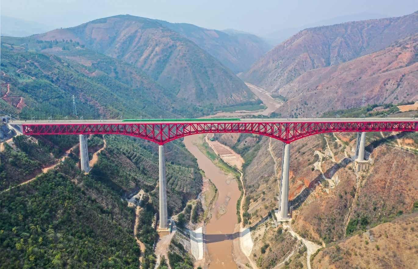 Gran Puente de Yuanjiang sobre un valle
